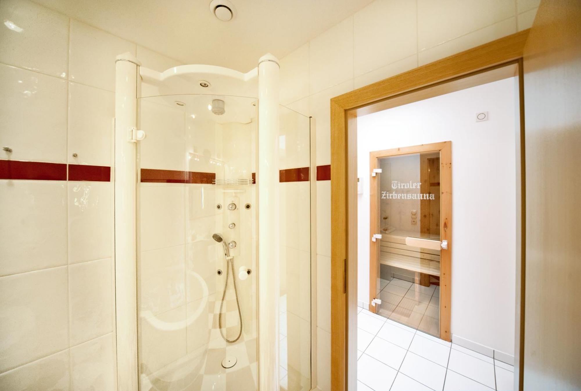 Alpenbad Hotel Hohenhaus Тукс Номер фото